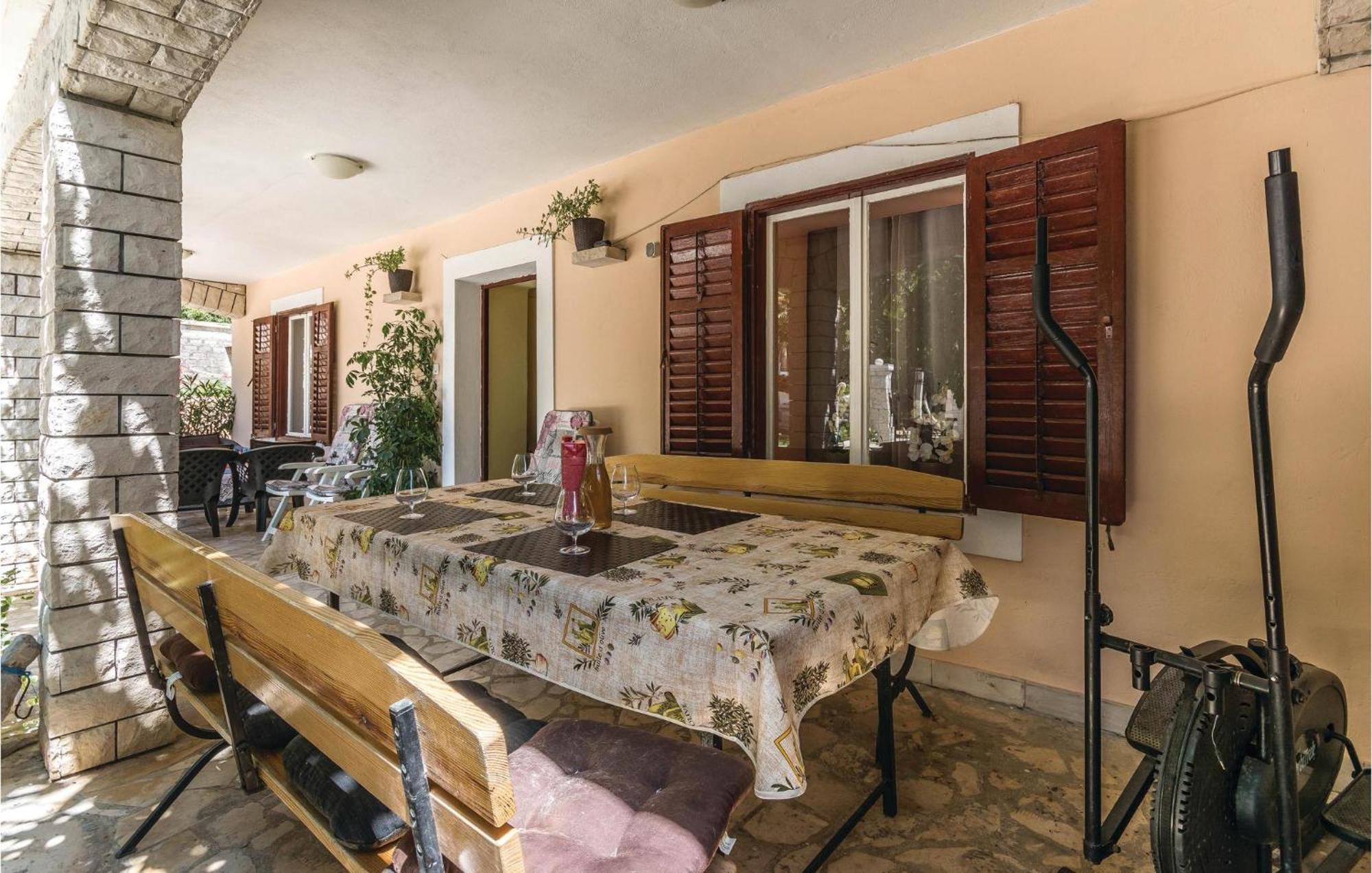 Gorgeous Home In Barban With Kitchen Esterno foto